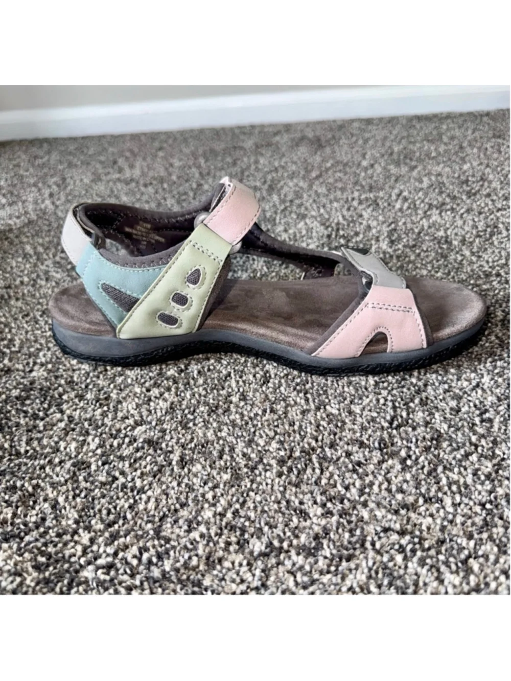 Women's Earth Origins Skylar Round Toe Lightweight Casual Flat Sandals Size 11W